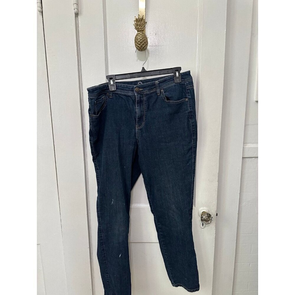 W62, women’s size 14 blue denim jeans